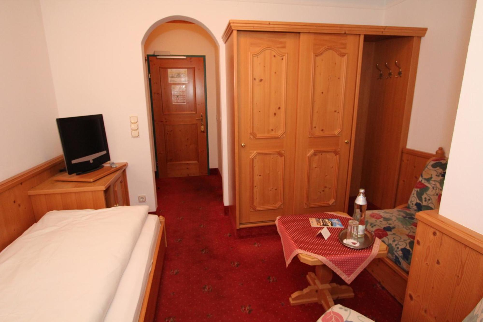 Hotel Goldener Stern Абтенау Экстерьер фото