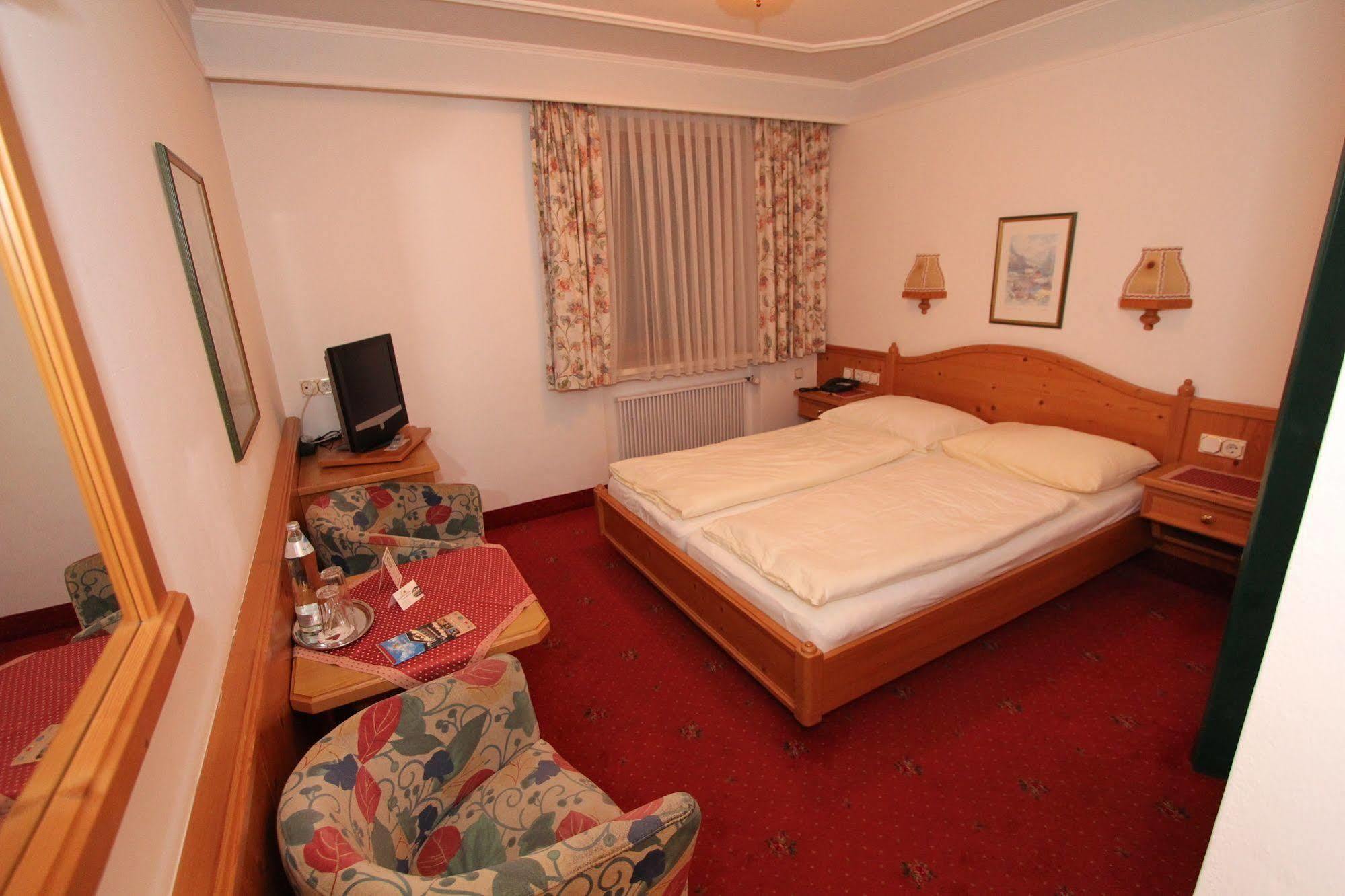 Hotel Goldener Stern Абтенау Экстерьер фото