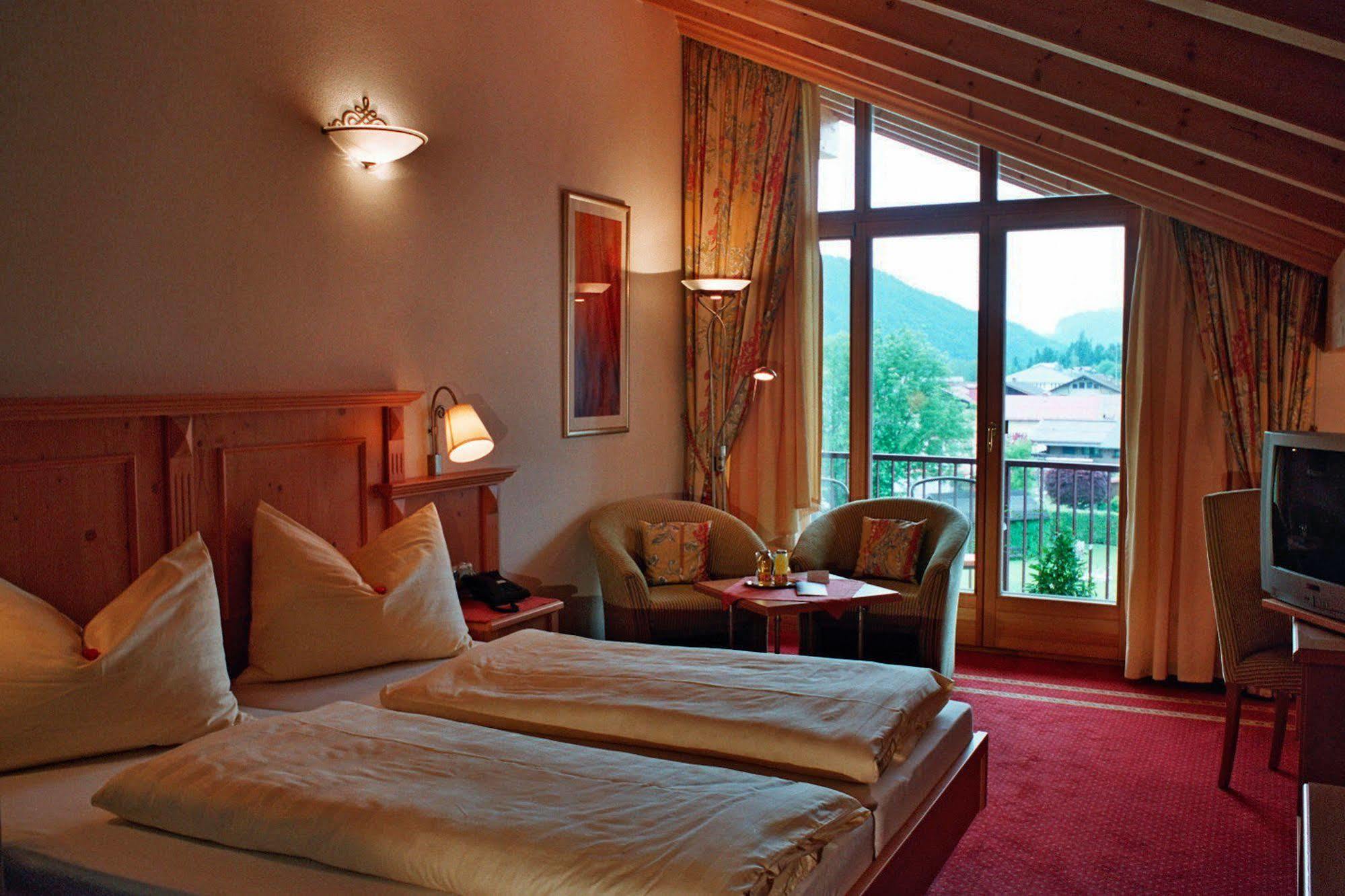 Hotel Goldener Stern Абтенау Экстерьер фото